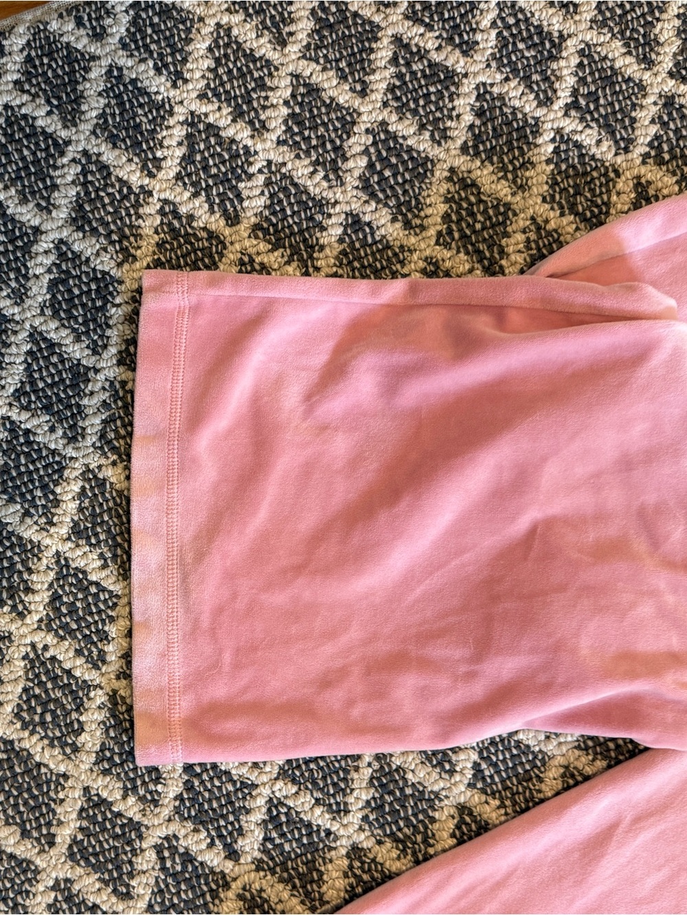 Juicy Couture Women’s Pink Rhinestone Logo Velour Pajama Set - Picture 4 of 7
